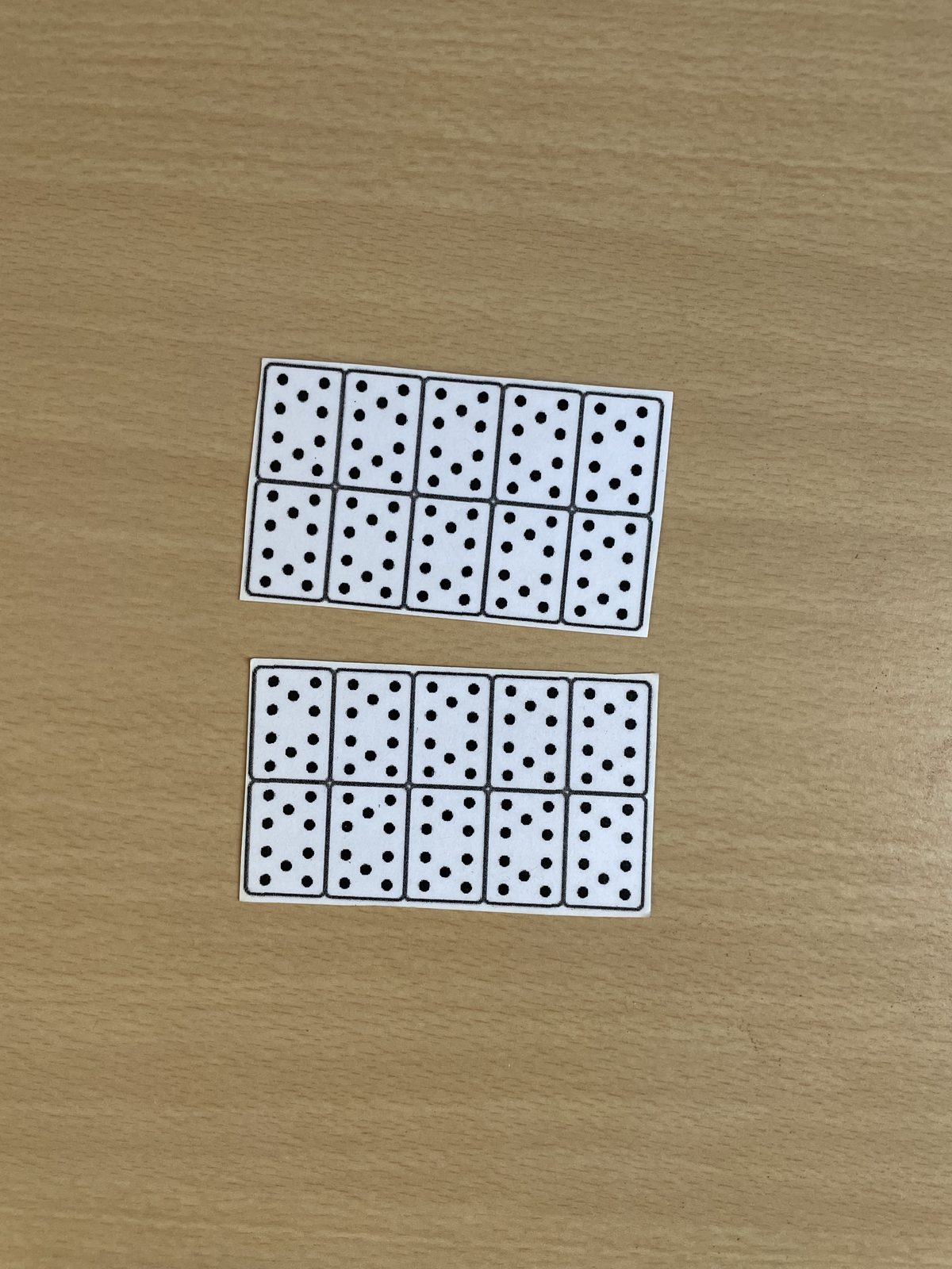 Gommettes en constellations de points pour montrer visuellement les nombres pairs et impairs
