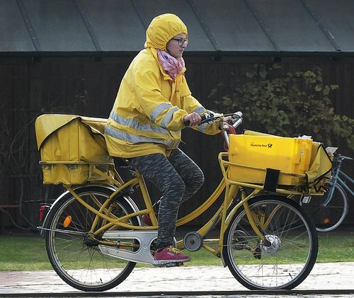 Photo illustrant le mot « facteur », exemple pour travailler le son [eu / œu] au CP.