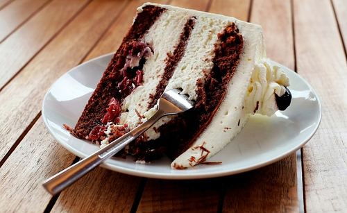 Photo illustrant le mot « gateau », exemple pour travailler le son [au / eau] au CP.