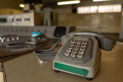 Photo illustrant le mot « téléphone », exemple pour travailler le son [ph] au CP.